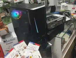 سخت افزار کامپیوتر یکی از موضوعات کلیدی در دنیای فناوری اطلاعات و ارتباطات است. در دنیای امروز، با پیشرفت های روزافزون تکنولوژی، شناخت و درک سخت افزار کامپیوتر برای هر کسی که به دنبال استفاده بهینه از دستگاه های خود است، ضروری به نظر می رسد. بیایید نگاهی عمیق تر به این موضوع بیندازیم و ببینیم که سخت افزار چیست و چرا اینقدر اهمیت دارد.